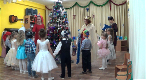 Праздник елки - сценарий новогодний праздник для детей второй младшей группы